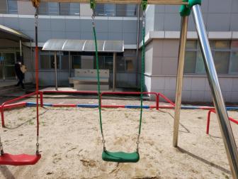 금남초등학교 그네줄 교체